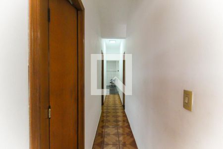 Corredor de casa à venda com 3 quartos, 235m² em Vila Carmosina, São Paulo