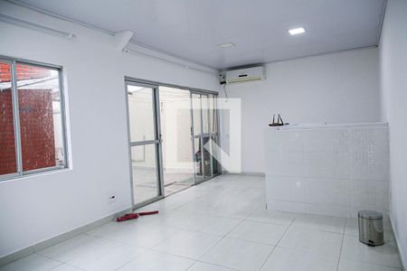 Casa à venda com 250m², 2 quartos e 4 vagasSala 2