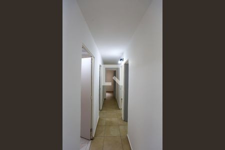 corredor de apartamento à venda com 3 quartos, 58m² em Parque Pinheiros, Taboão da Serra