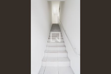 Casa à venda com 125m², 3 quartos e 2 vagas Casa à venda com 125m², 3 quartos e 2 vagasEscada