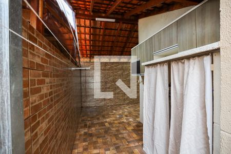 Casa de condomínio para alugar com 208m², 2 quartos e 2 vagasÁrea de serviço / Corredor lateral externo