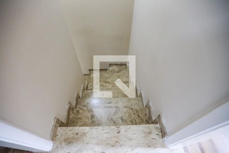 Casa de condomínio para alugar com 208m², 2 quartos e 2 vagasEscada