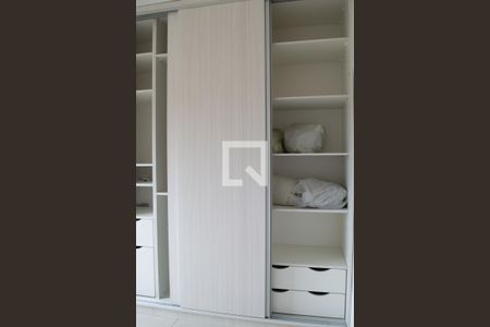 Quarto 1 - Armários de apartamento à venda com 2 quartos, 62m² em Tristeza, Porto Alegre