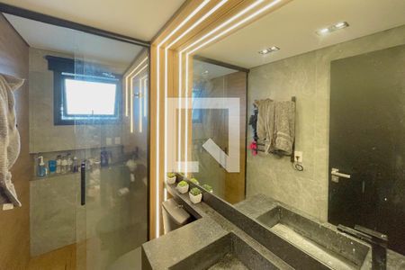 Apartamento à venda com 97m², 2 quartos e 2 vagasBanheiro da Suíte