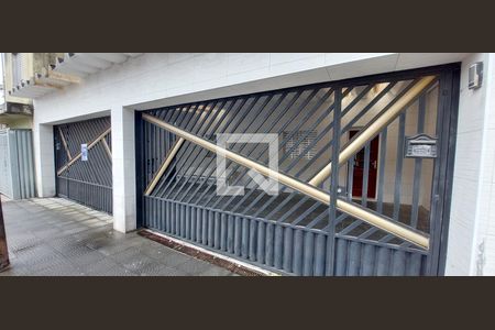 Casa para alugar com 120m², 3 quartos e 4 vagas Casa para alugar com 120m², 3 quartos e 4 vagasFachada