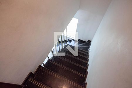 Escada de casa de condomínio à venda com 2 quartos, 55m² em Venda Nova, Belo Horizonte