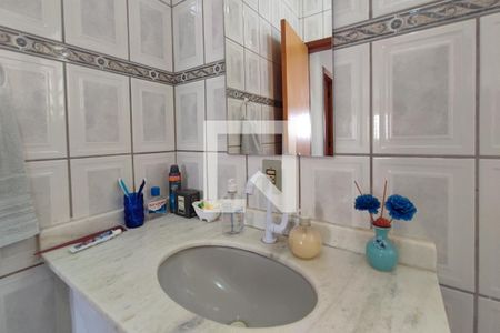 Casa à venda com 193m², 3 quartos e 4 vagasBanheiro Social