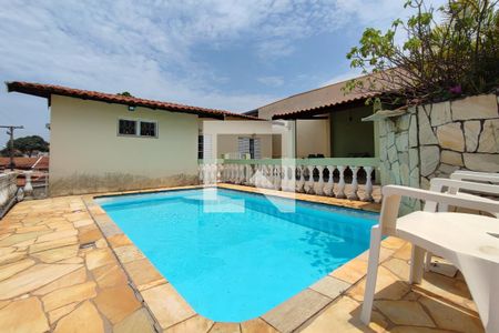 Casa à venda com 193m², 3 quartos e 4 vagasPiscina