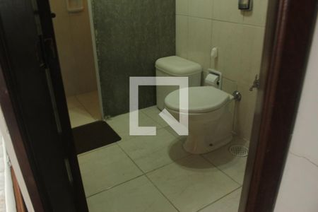 Casa à venda com 500m², 4 quartos e 6 vagasBanheiro da Suíte 1