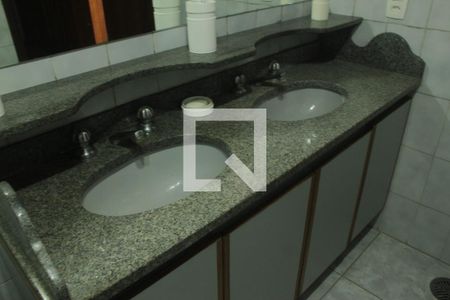 Casa à venda com 500m², 4 quartos e 6 vagasBanheiro da Suíte 3