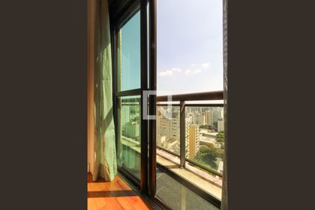 Apartamento à venda com 178m², 3 quartos e 3 vagas Apartamento à venda com 178m², 3 quartos e 3 vagasQuarto 1 - Varanda