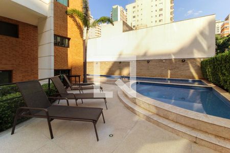 Apartamento à venda com 178m², 3 quartos e 3 vagas Apartamento à venda com 178m², 3 quartos e 3 vagasÁrea comum - Piscina