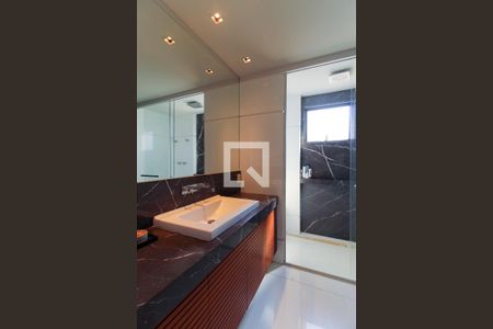 Apartamento à venda com 178m², 3 quartos e 3 vagas Apartamento à venda com 178m², 3 quartos e 3 vagasBanheiro da Suíte