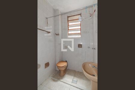 Banheiro de kitnet/studio para alugar com 1 quarto, 39m² em Floresta, Porto Alegre