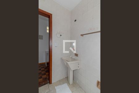 Banheiro de kitnet/studio para alugar com 1 quarto, 39m² em Floresta, Porto Alegre