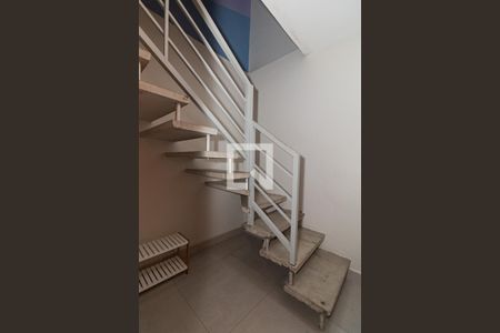 Casa à venda com 111m², 2 quartos e 1 vagaEscada