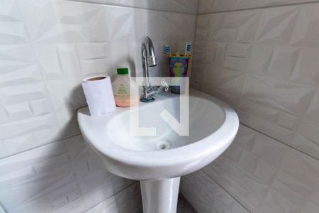 Casa à venda com 100m², 4 quartos e 2 vagasBanheiro 1