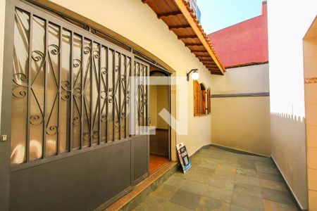 Casa para alugar com 206m², 4 quartos e 5 vagas Casa para alugar com 206m², 4 quartos e 5 vagasÁrea Externa