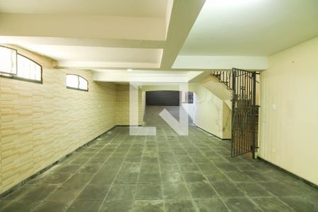 Casa para alugar com 206m², 4 quartos e 5 vagas Casa para alugar com 206m², 4 quartos e 5 vagasGaragem