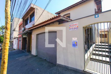 Casa para alugar com 206m², 4 quartos e 5 vagas Casa para alugar com 206m², 4 quartos e 5 vagasFachada