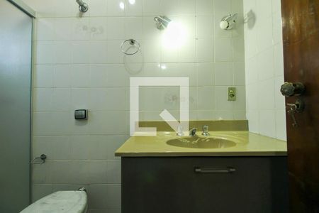 Banheiro de casa para alugar com 4 quartos, 206m² em Penha de França, São Paulo