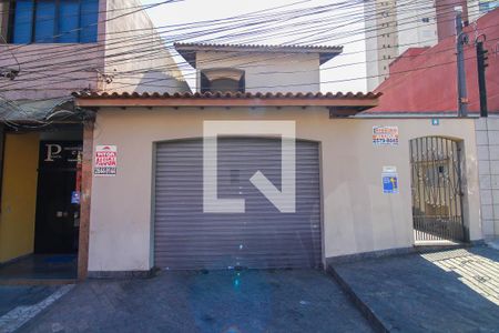 Casa para alugar com 206m², 4 quartos e 5 vagas Casa para alugar com 206m², 4 quartos e 5 vagasFachada