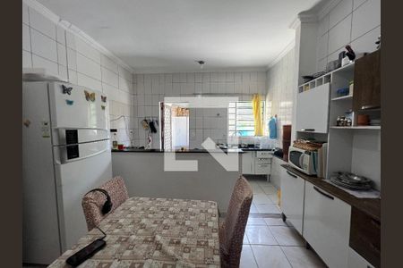 Casa à venda com 380m², 3 quartos e 2 vagasCozinha 