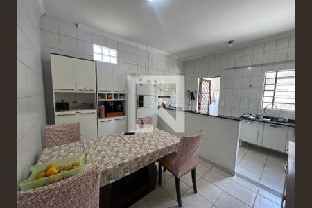 Casa à venda com 380m², 3 quartos e 2 vagasCozinha 