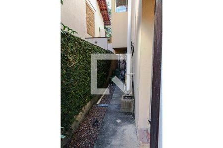 Casa à venda com 230m², 3 quartos e 2 vagasCorredor Lateral