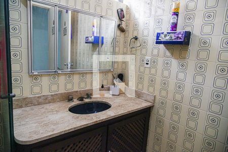 Casa à venda com 230m², 3 quartos e 2 vagasBanheiro da Suíte 2