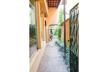 Casa à venda com 230m², 3 quartos e 2 vagasCorredor Lateral