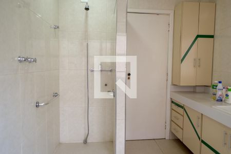 Apartamento para alugar com 220m², 3 quartos e 2 vagasBanheiro 1