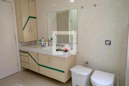 Apartamento para alugar com 220m², 3 quartos e 2 vagasBanheiro 1
