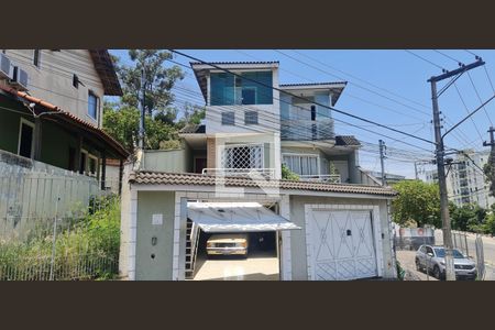 Casa à venda com 199m², 3 quartos e 3 vagasFachada