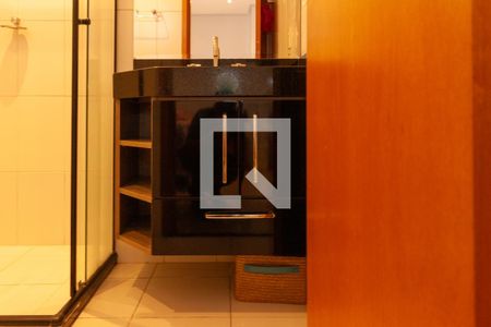 Apartamento para alugar com 75m², 1 quarto e 1 vaga Apartamento para alugar com 75m², 1 quarto e 1 vagaBanheiro da Suíte - Armário