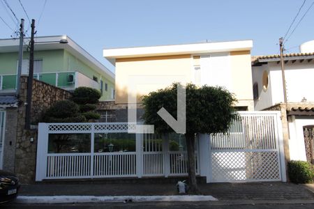 Casa para alugar com 320m², 3 quartos e 3 vagasFachada da casa