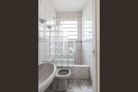 Banheiro de apartamento para alugar com 1 quarto, 52m² em Farroupilha, Porto Alegre