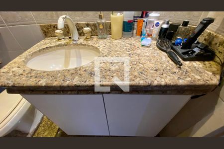 Apartamento à venda com 139m², 4 quartos e 3 vagasBanheiro Social