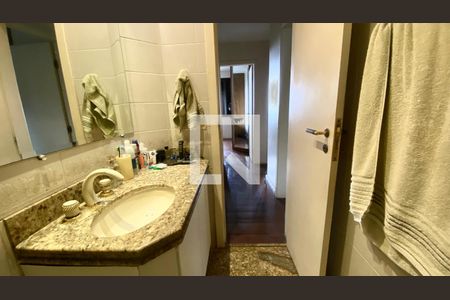 Apartamento à venda com 139m², 4 quartos e 3 vagasBanheiro Social