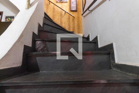 Escada de casa à venda com 3 quartos, 142m² em Vila Dalila, São Paulo