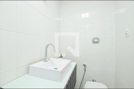 Apartamento à venda com 76m², 2 quartos e 1 vaga Apartamento à venda com 76m², 2 quartos e 1 vagaBanheiro Social