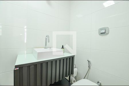 Apartamento à venda com 76m², 2 quartos e 1 vaga Apartamento à venda com 76m², 2 quartos e 1 vagaBanheiro Social