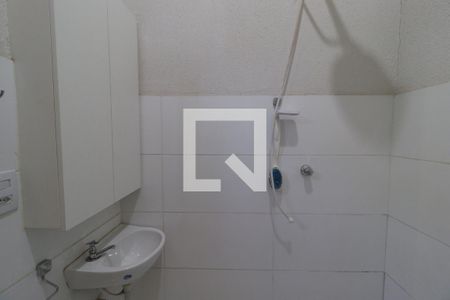 Banheiro Social de kitnet/studio para alugar com 1 quarto, 40m² em Marta Helena, Uberlândia