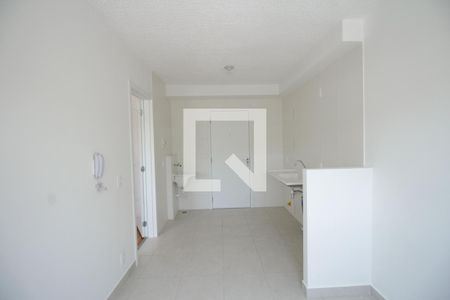 Sala/Cozinha de apartamento para alugar com 1 quarto, 27m² em Jardim Itacolomi, São Paulo