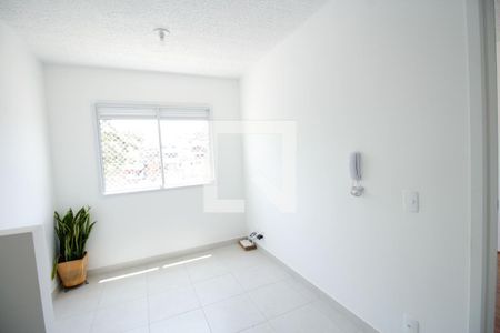 Sala/Cozinha de apartamento para alugar com 1 quarto, 27m² em Jardim Itacolomi, São Paulo
