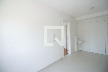 Sala/Cozinha de apartamento para alugar com 1 quarto, 27m² em Jardim Itacolomi, São Paulo