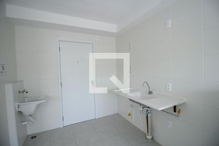Sala/Cozinha de apartamento para alugar com 1 quarto, 27m² em Jardim Itacolomi, São Paulo