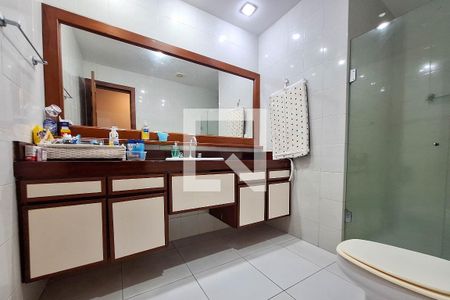 Casa de condomínio à venda com 400m², 4 quartos e 4 vagas Casa de condomínio à venda com 400m², 4 quartos e 4 vagasBanheiro Social