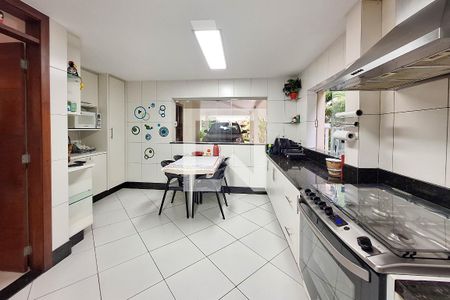 Casa de condomínio à venda com 400m², 4 quartos e 4 vagas Casa de condomínio à venda com 400m², 4 quartos e 4 vagasCozinha