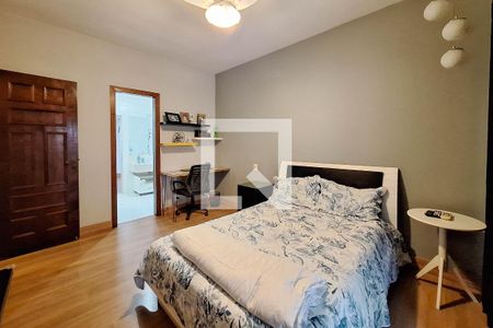 Casa de condomínio à venda com 400m², 4 quartos e 4 vagas Casa de condomínio à venda com 400m², 4 quartos e 4 vagasSuíte 2